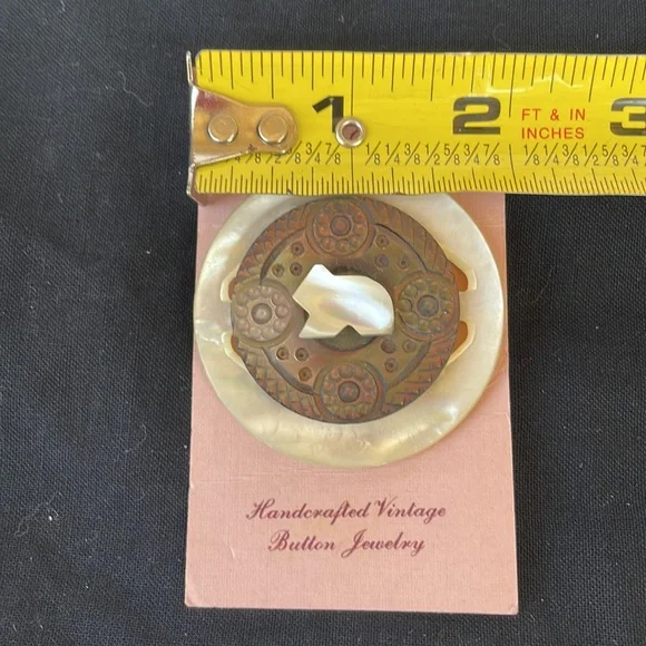 BBJ’S handcrafted vintage button jewelry/pin - Picture 2 of 3